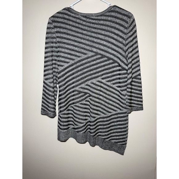 NWT Chicos Women's Sz 1 Black & Grey Striped Asymmetric Hem Sweater - Picture 2 of 9